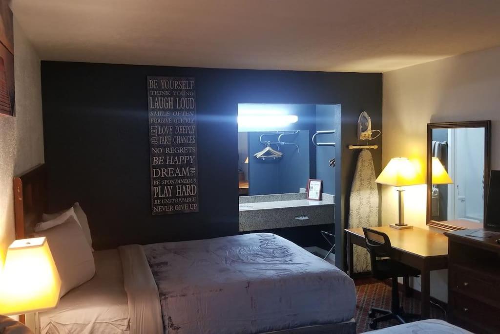 Hotel 2 Queen Beds Hotel Room 226 Booking ستيلووتر المظهر الخارجي الصورة